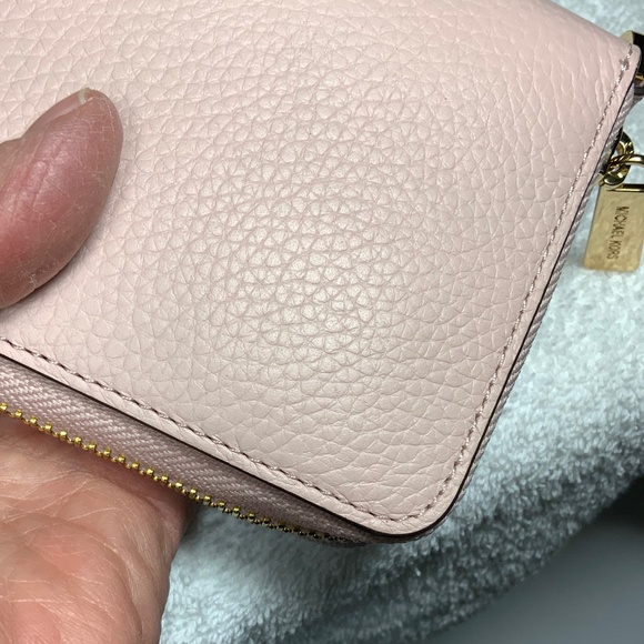 Michael Kors Jet Set Travel Large Pebbled Leather Wristlet - Picture 13 of 16